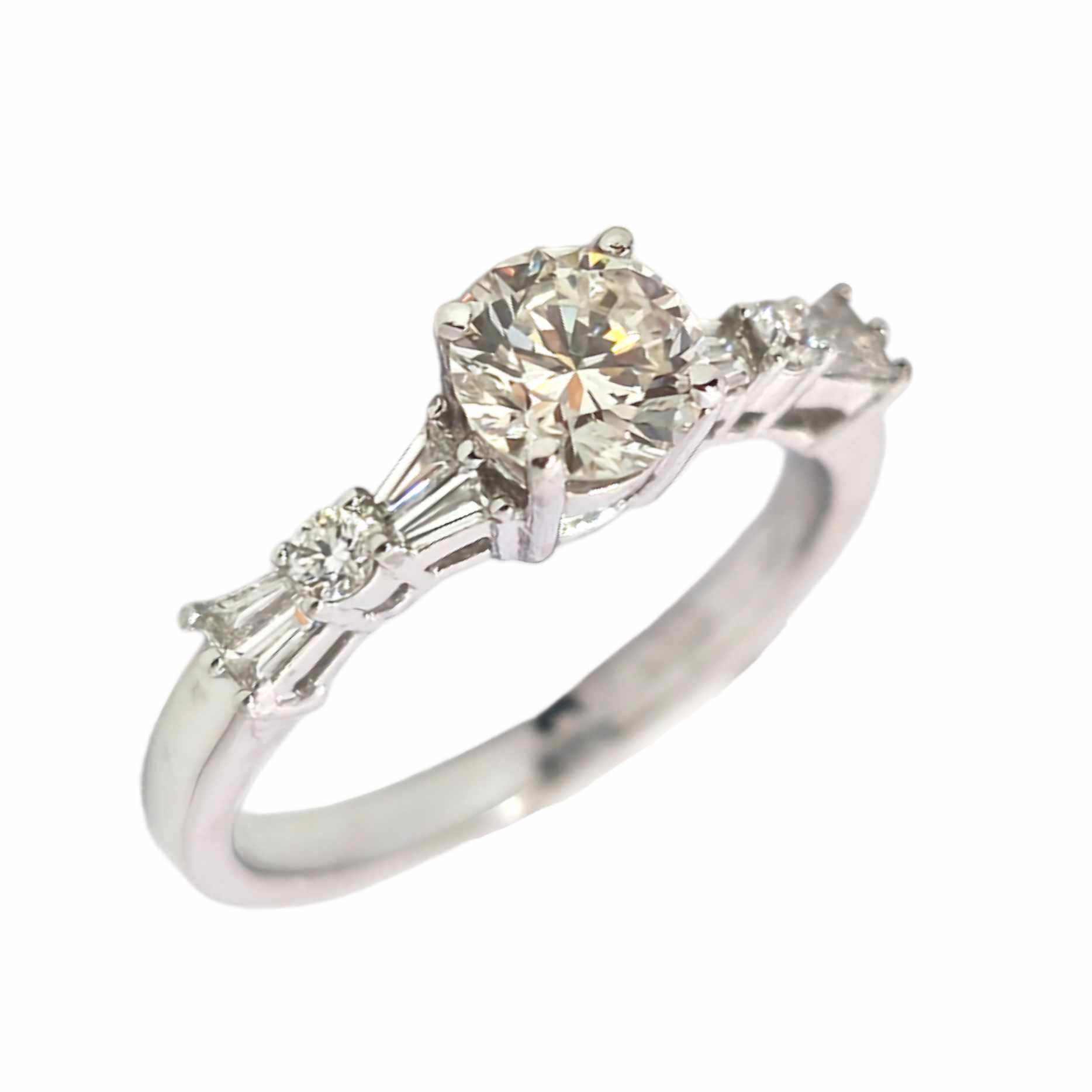 ENGAGEMENT RING H-VS1 0.70CTW 0.24CTW