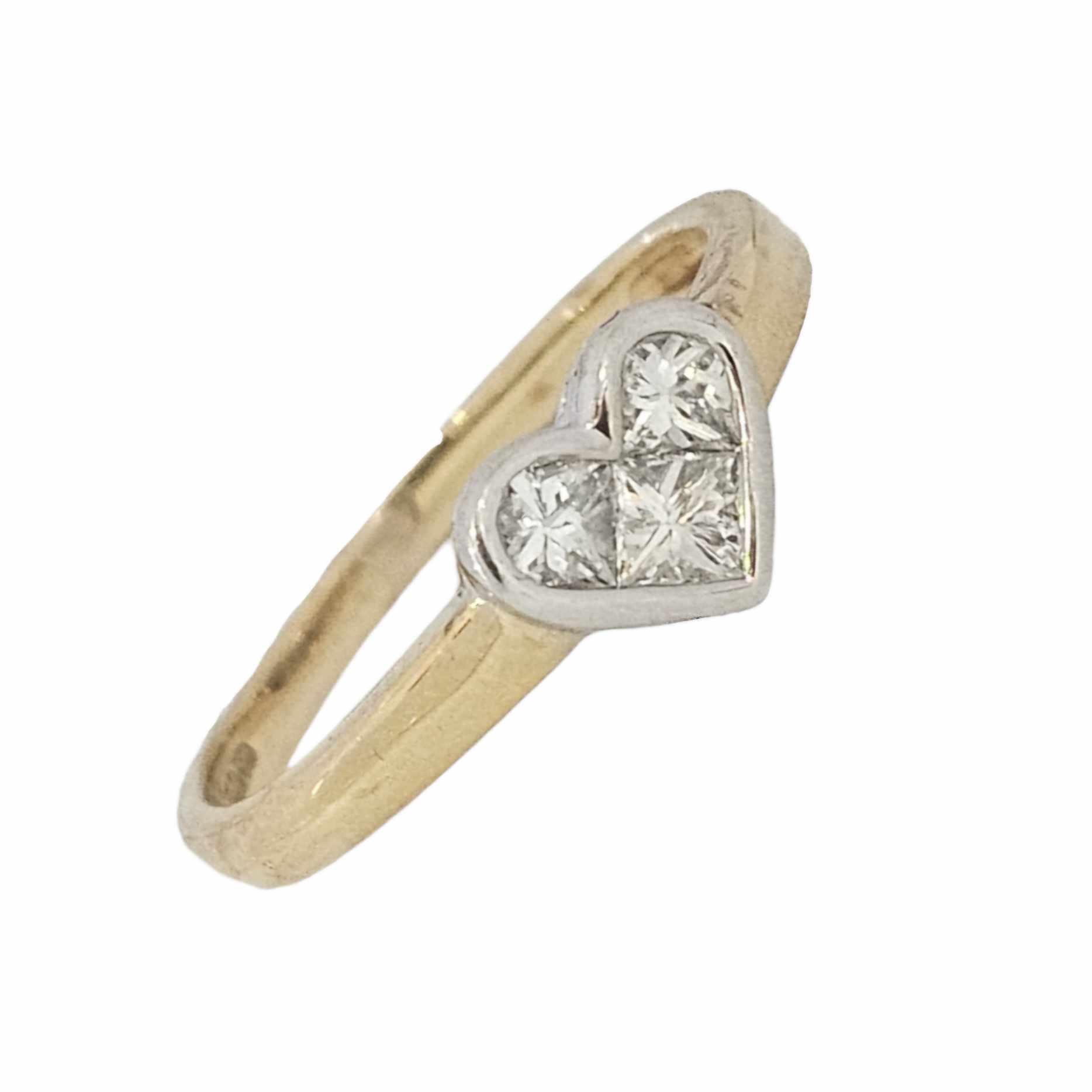 18K GOLD HEART DIAMOND RING