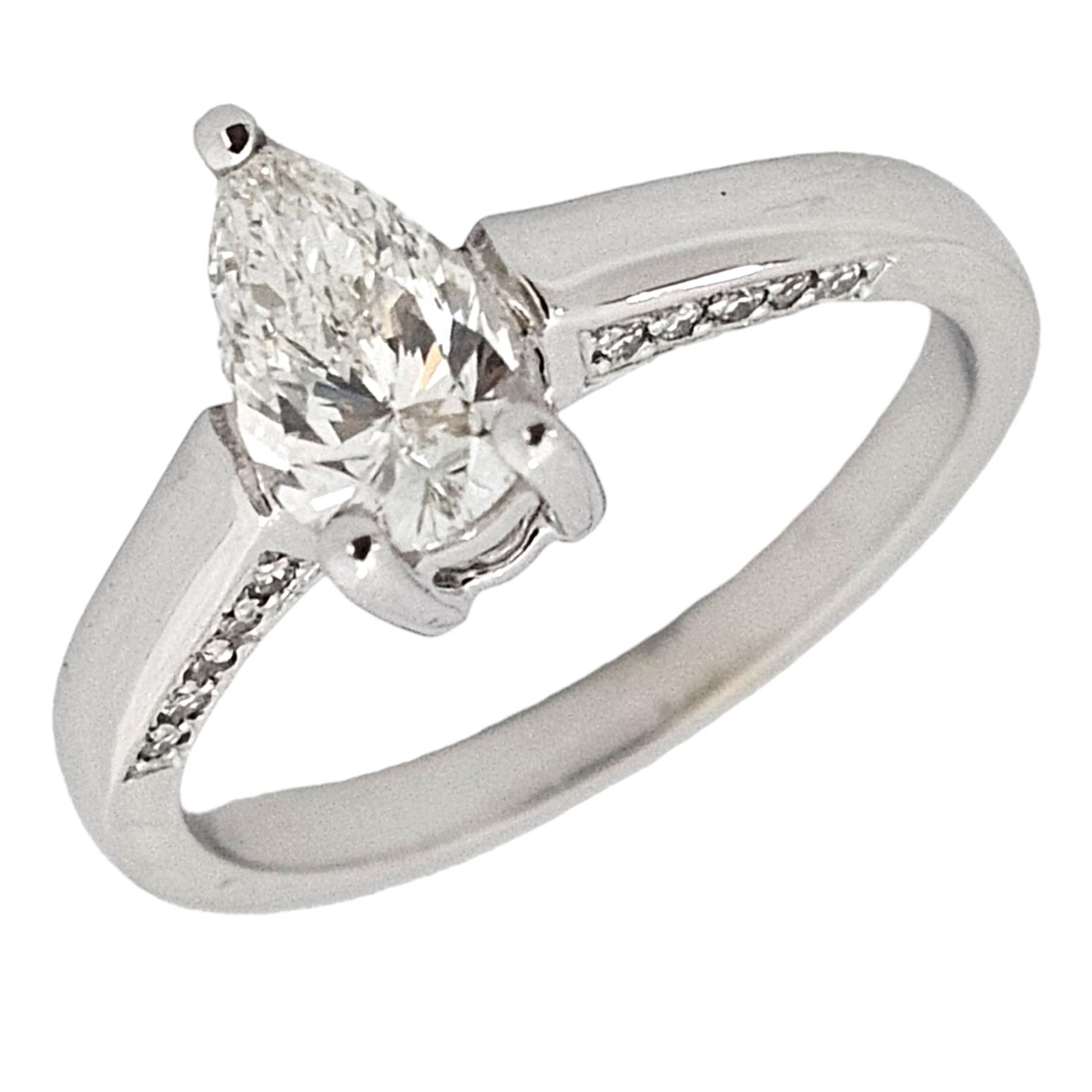 18K WHITE GOLD DIAMOND RING